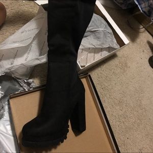 Different Feeling Heel Boots
